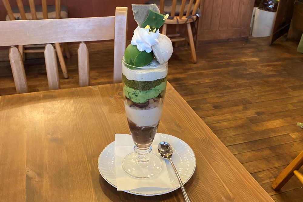 抹茶とお茶の風味が広がる定番の和パフェ「KURIKURIパフェ」1,000円(税込み)