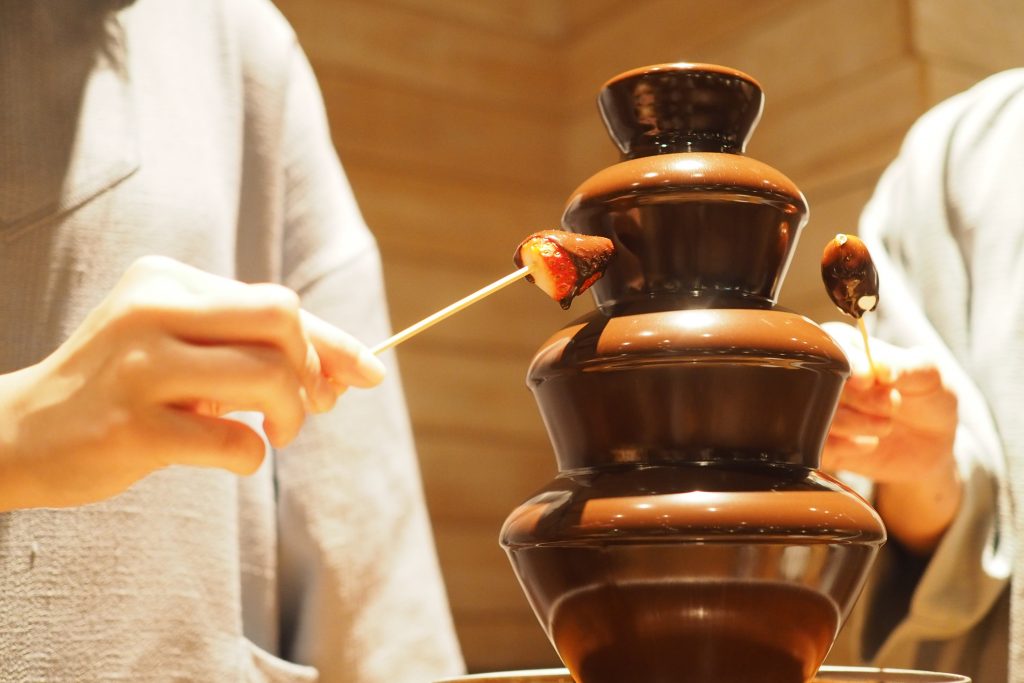 暖炉前のラウンジには毎週土日限定でチョコファウンテンが設置される。<開催日時>1月20日(土)〜2月18日(日)の土日祝
15:00〜無くなり次第終了