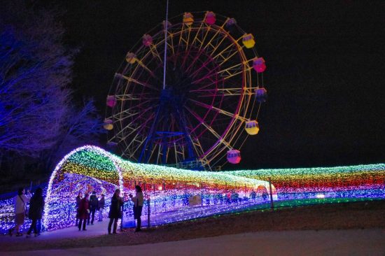 虹のトンネルは全長70メートル!