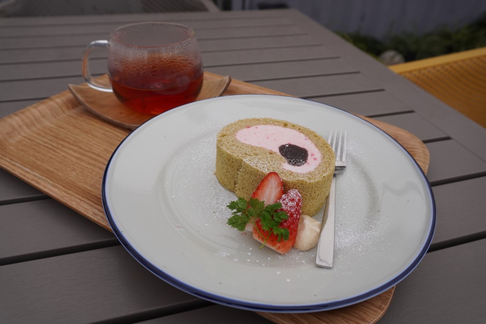 本日のケーキとドリンクがセットになった気まぐれドルチェセット(税込1,000円)