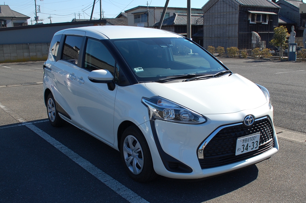 コンパクトで軽快なフットワークが特徴のシエンタ。入り組んだ道の多い今回のドライブでは、小回りの良さに助けられた