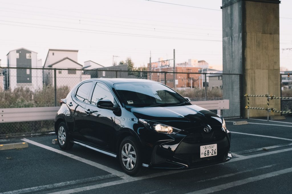 トヨタ「ヤリス」のブラックは高級感のある落ち着いた黒。老若男女問わず選べるカラーリングだ