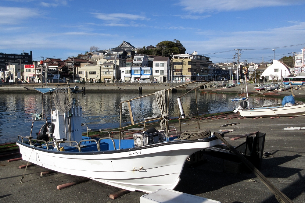 都会の喧騒を忘れるような散策途中の町なかの景色