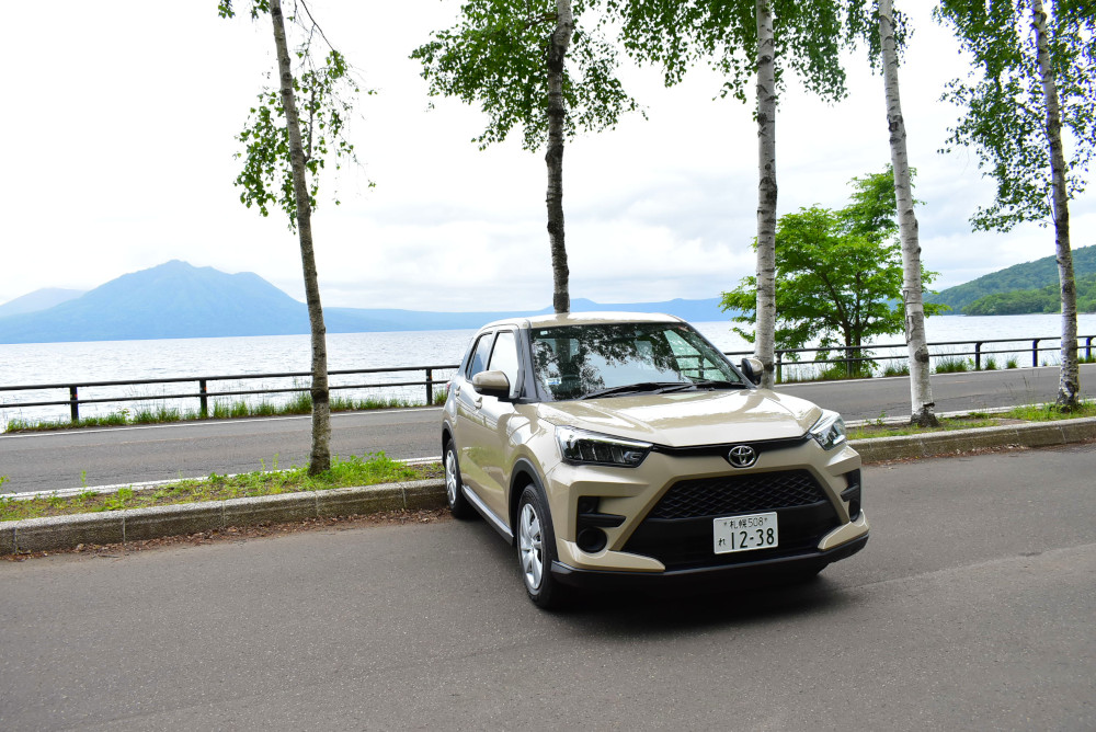 「風不死岳ビューポイント」にて。ライズの後ろに見えるのが風不死岳