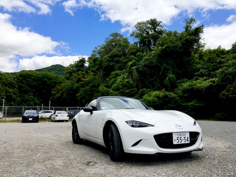 スタイリッシュなデザインが目を引く、マツダ「ロードスター」は、走りも抜群に楽しい