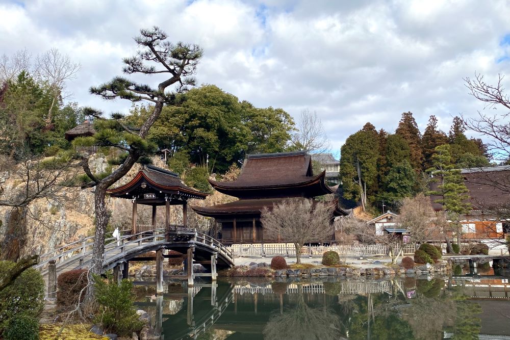 秋は紅葉で色付き、多くの人でにぎわう「虎渓山 永保寺」