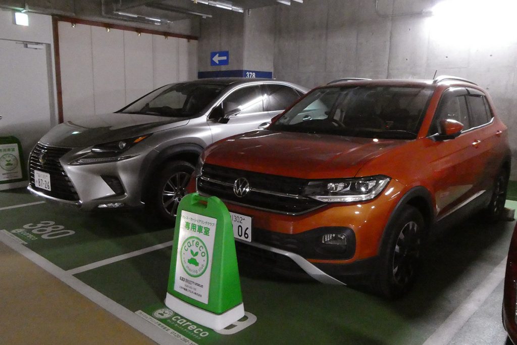 撮影車は東京駅に近い「丸の内トラストシティ駐車場（地下３階）」ステーションのクルマ