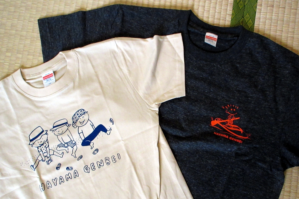 Tシャツは1着1,250円（税込み）。サンダルをテーマにしたイラストが描かれている