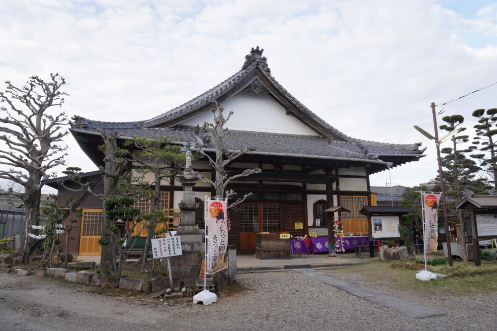 横丁を進むと、家康公が父・広忠公のために建立した「松應寺」がある