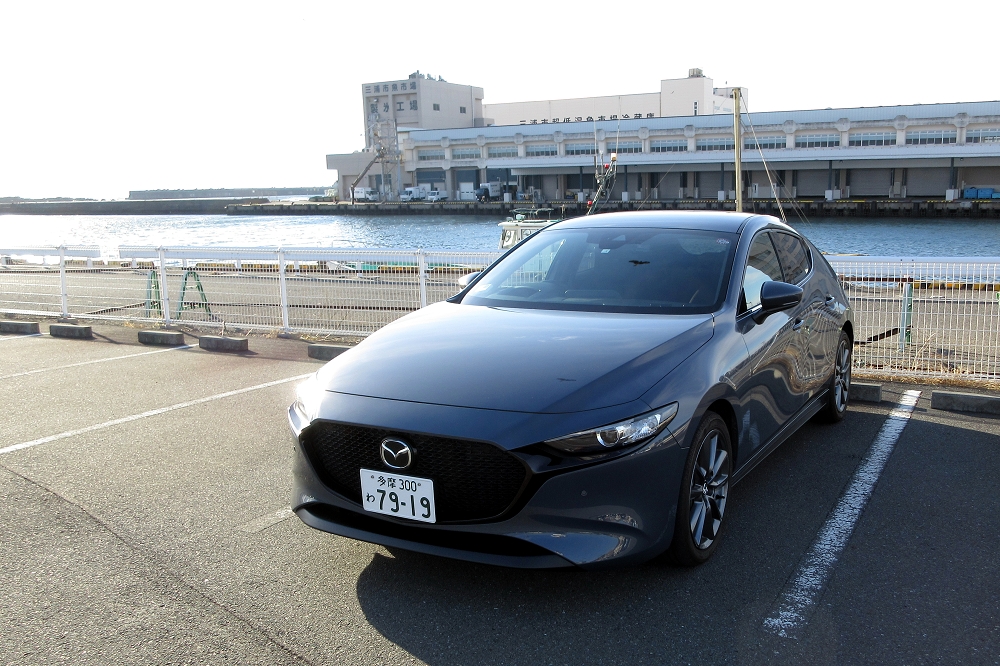 マツダのクルマのデザインは、人の手により形作られているそう