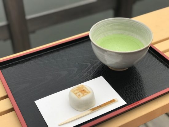 抹茶とお饅頭のセットは510円