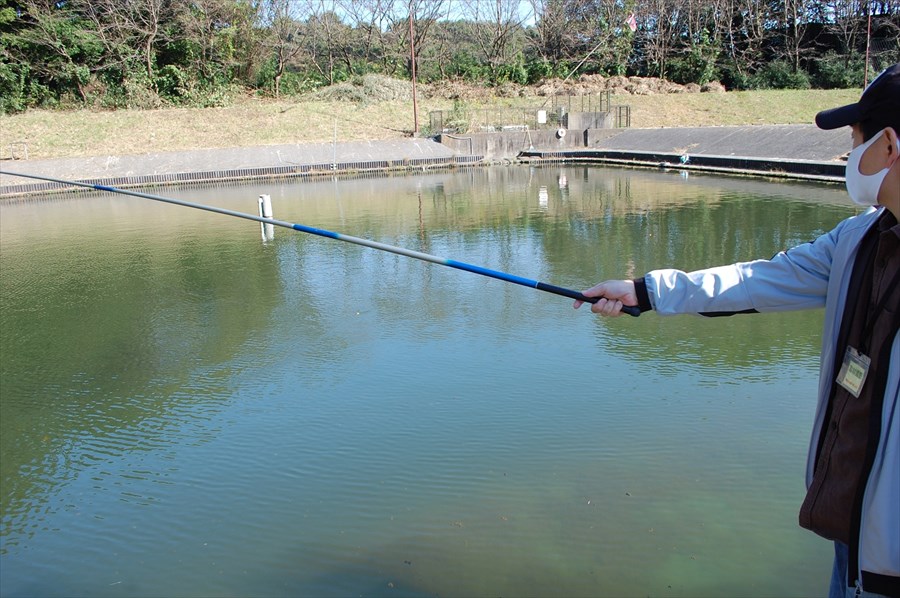 えさ釣りでレンタルできるのは、のべ竿と仕掛け一式