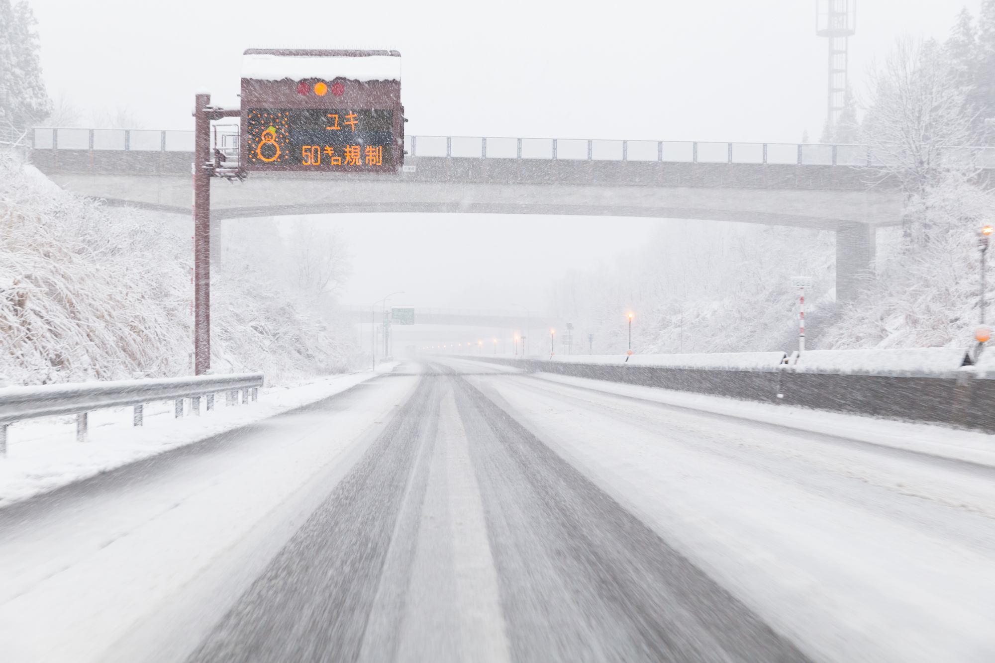 スタッドレスタイヤだけじゃない! 「真冬の道路」を走るときの大切な準備 ~安全な冬のドライブのために~