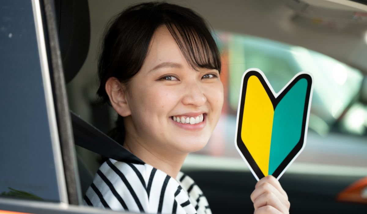マイカーを持っていない人がドライブしているイメージ