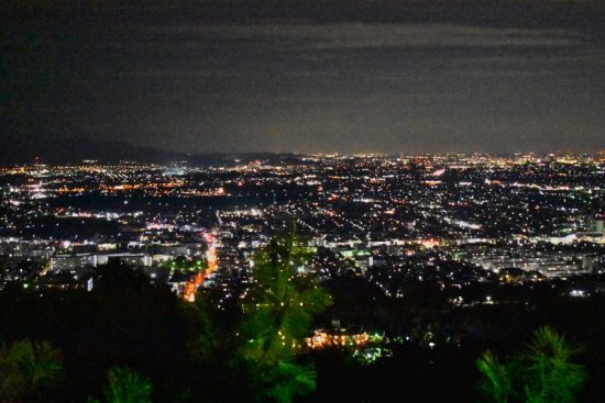 キラキラと輝く夜景はいつまでも見ていたくなるほど