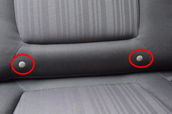 ISOFIX取り付けバーはチャイルドシートのマークが目印