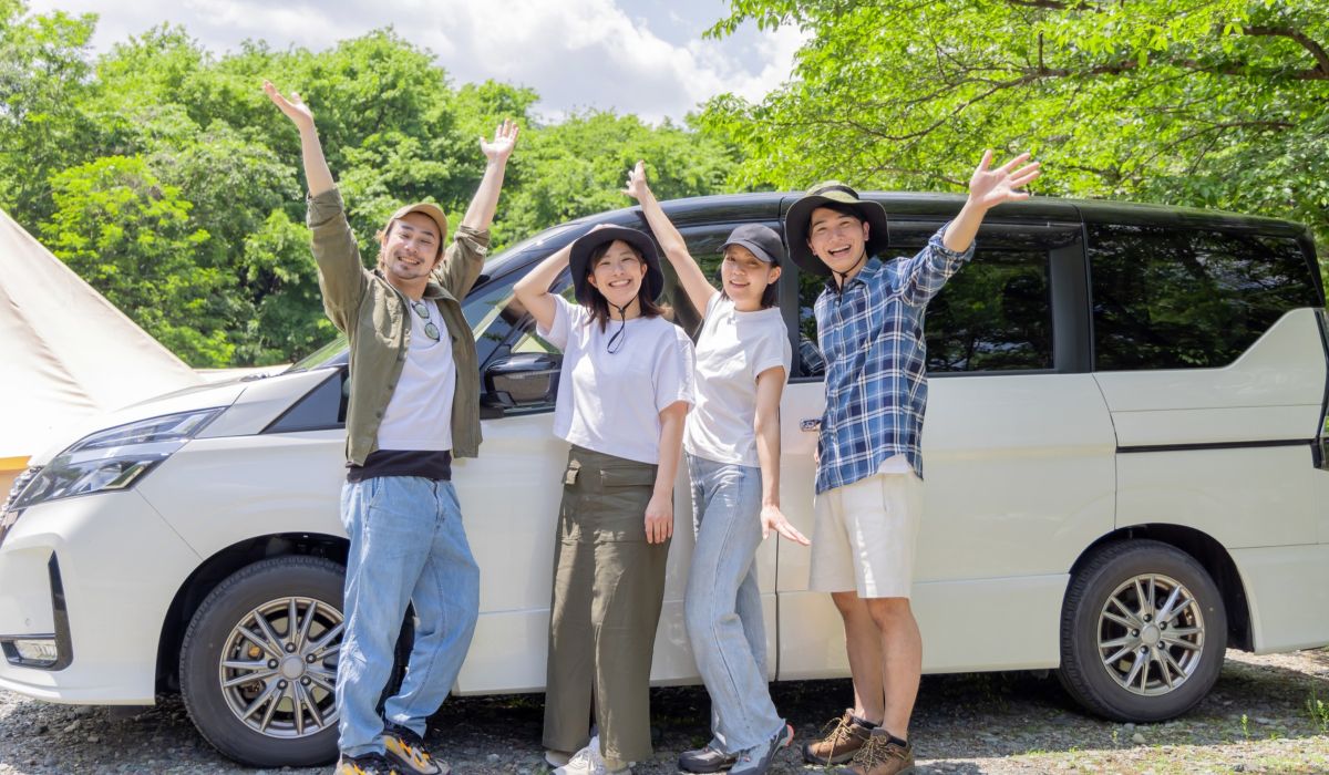 車のサブスクのメリットを実感する人々