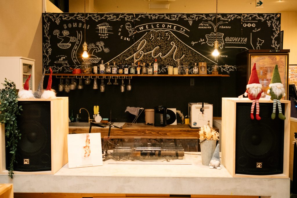 近くにはDJブースも。季節ごとに「おふろcafé utatane」ではイベントが開かれている