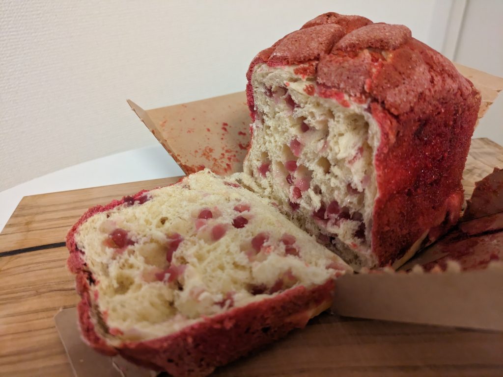 特に「ぼくのいちごメロンパン」は旬のいちごが中にたっぷり! これを軽くトーストすることで、甘みが増してさらにおいしくなった