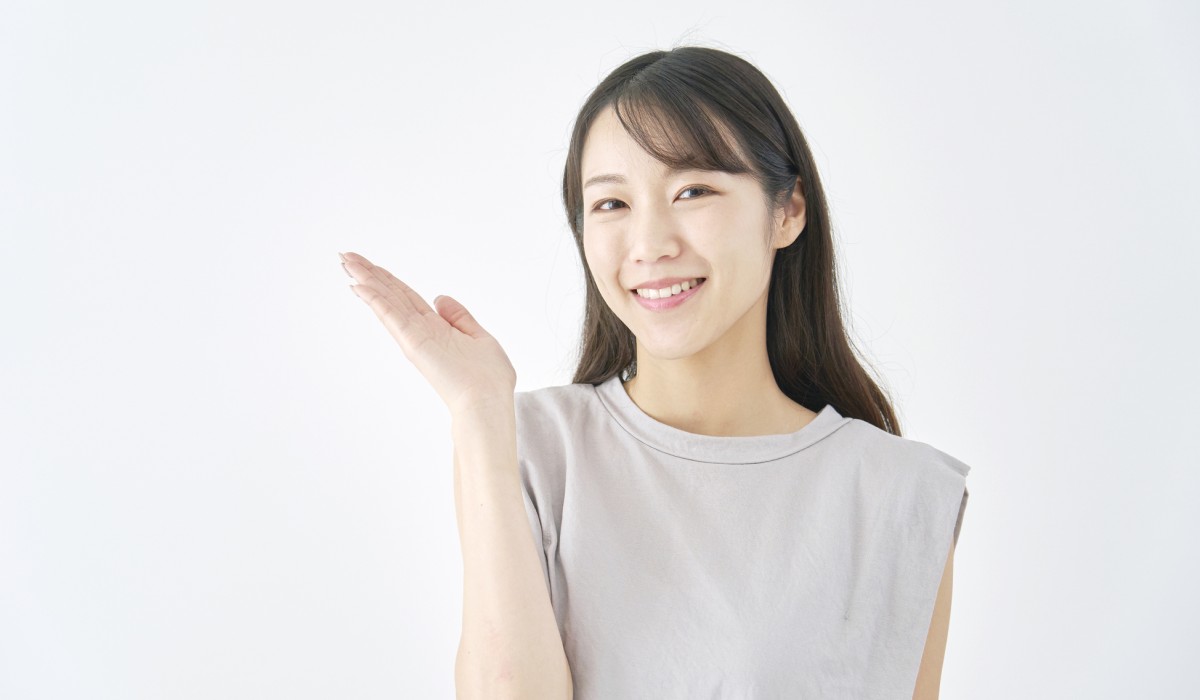 対処法を紹介する女性