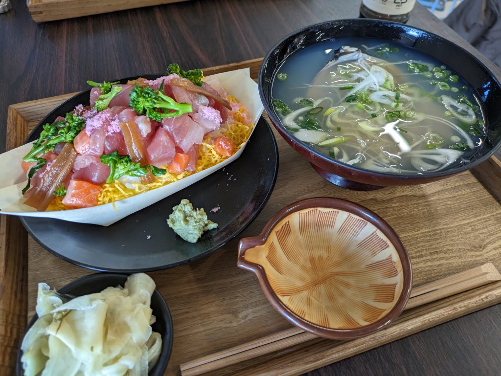春のスペシャルメニュー「海鮮ちらしの春セット」2,000円(税込み)