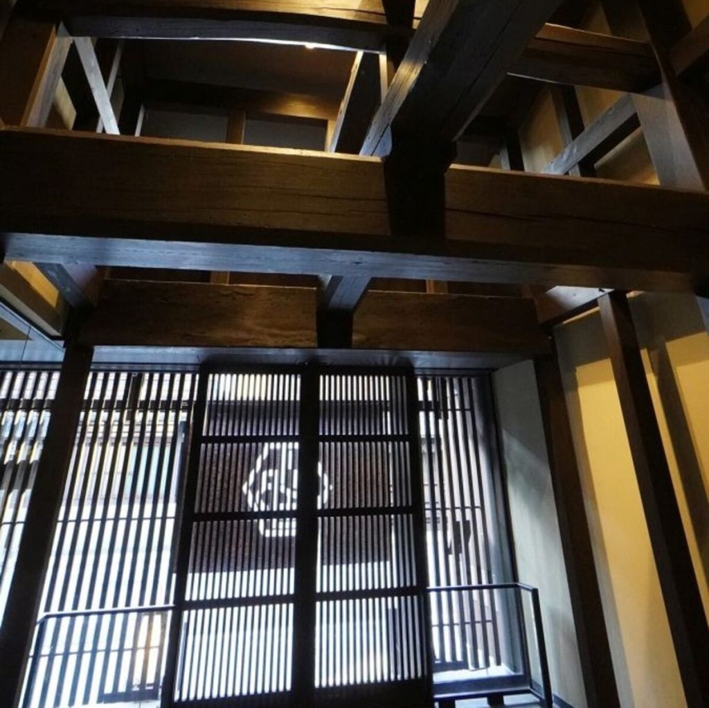 京町屋の意匠を再現したエントランス