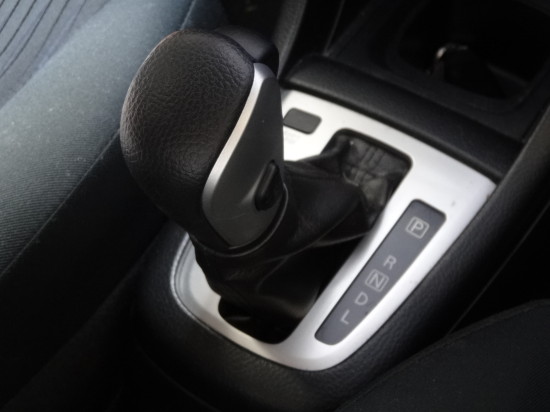 車種によって「L」「B」などポジションの名前は異なるが低速ギアに切り替える