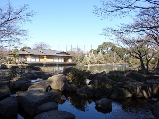 平成庭園にある、数寄屋造り（すきやつくり）の「源心庵」