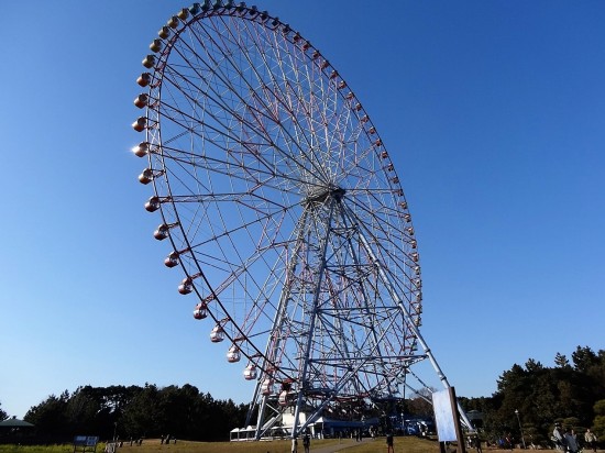 日本最大級の観覧車は夜間のイルミネーションも綺麗です