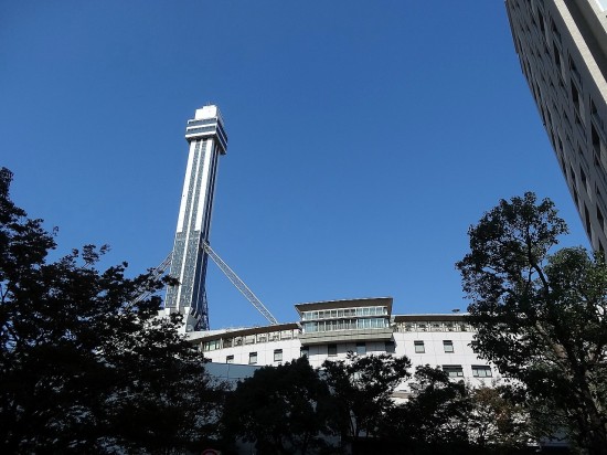 建物の形は船をモチーフにしている