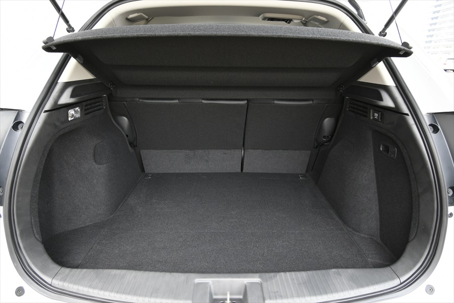 荷室の容量もたっぷり。もちろんシートを倒して空間を拡大することもできる