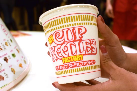 いつも食べているカップヌードルのパッケージもファクトリーバージョンに