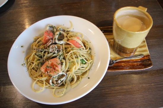 店内も和風の雰囲気。パスタもコーヒーもおいしかったです。