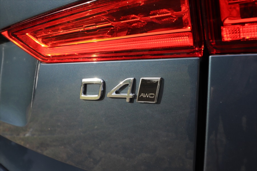 ディーゼルエンジン「D4」は力強さが印象的。燃料は軽油