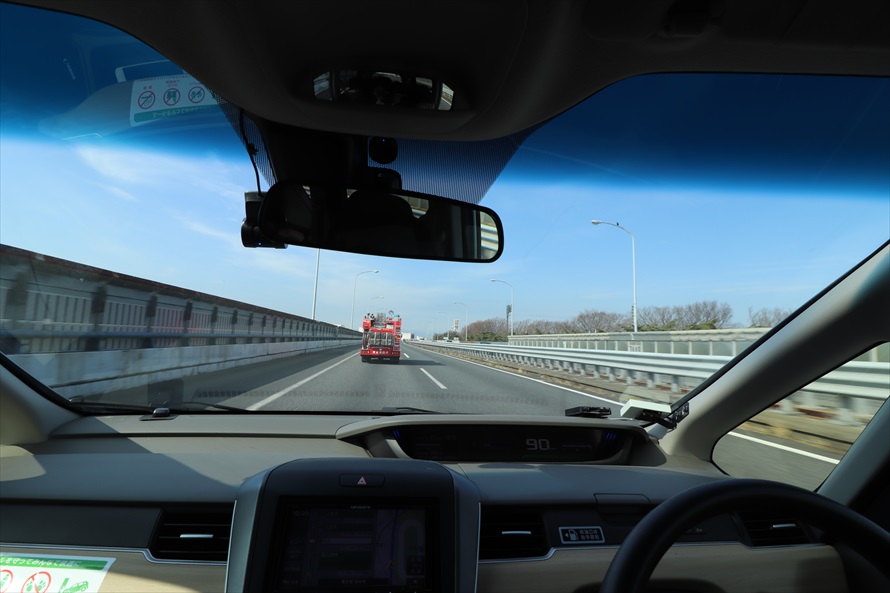 車間距離はしっかりとることが大事。「近いかな」と思ったらアクセルをゆるめて調整する