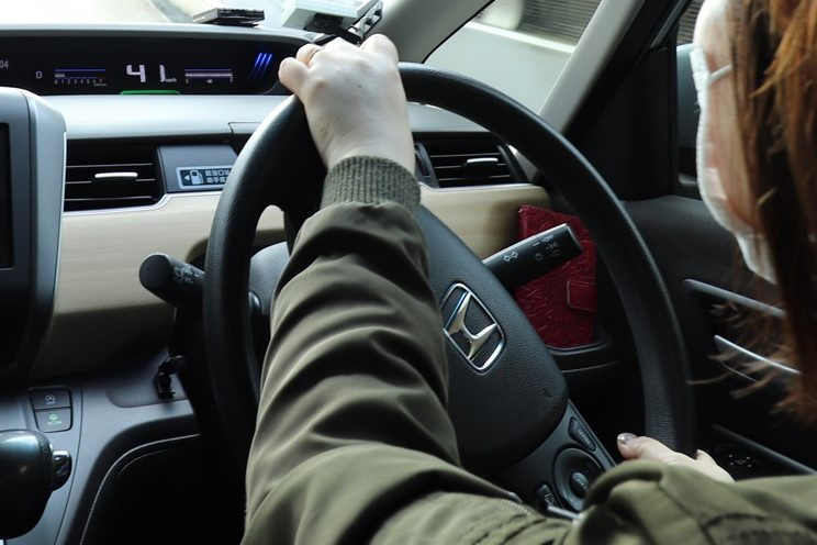 上手な人の運転を見ていると、「急」のつく操作をせず、ゆっくり操作していることがわかる