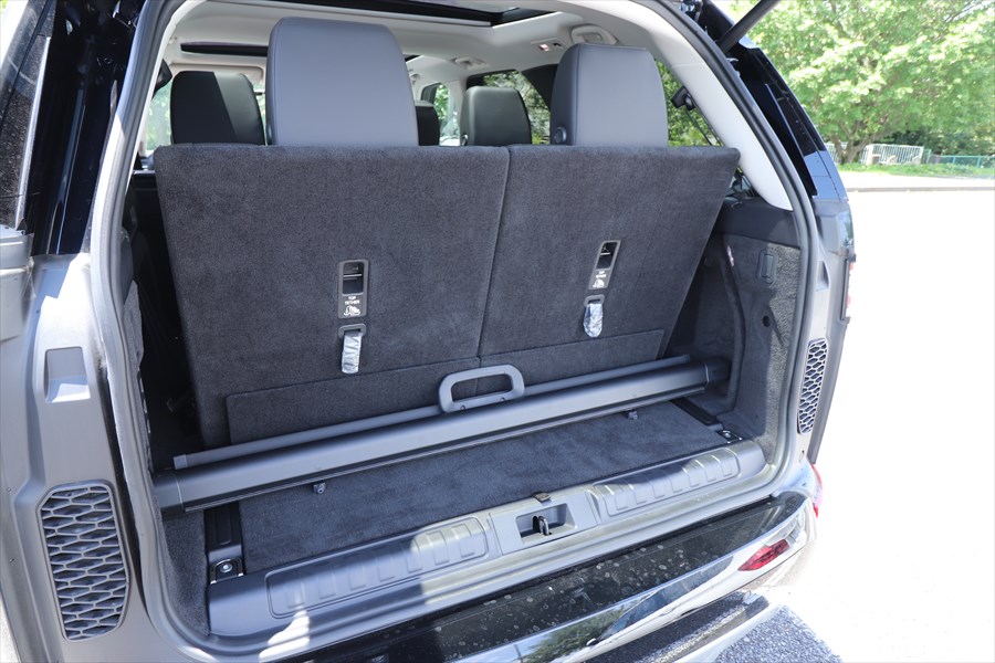 3列目のシートを使用した状態では荷室はあまり広くないが......
