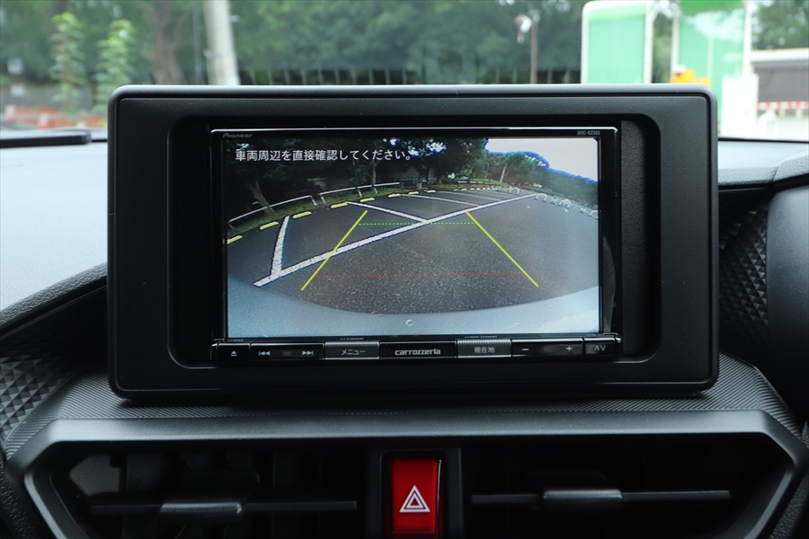  もちろんバックモニターもあるので駐車も安心 