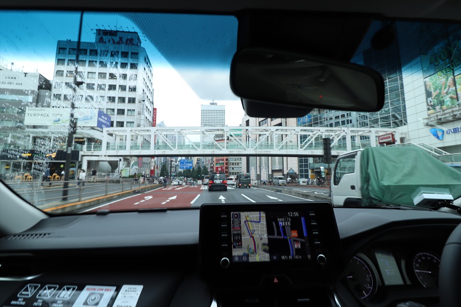 SUVらしい目線の高さ。見晴らしがよく車幅感覚もつかみやすい