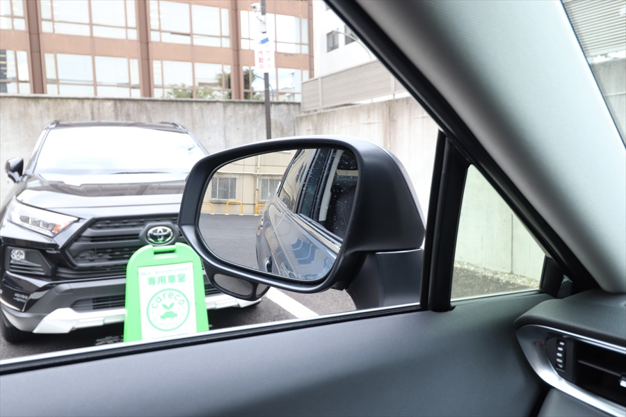 大きなドアミラーによって車線変更や駐車時の後方確認もしやすい