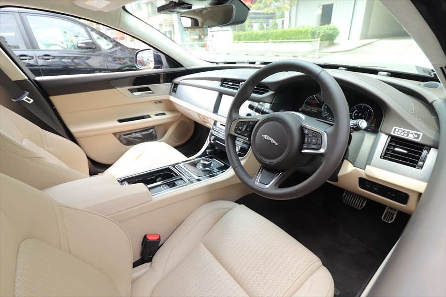  車内は通常の「XFスポーツブレイク」と同じ 