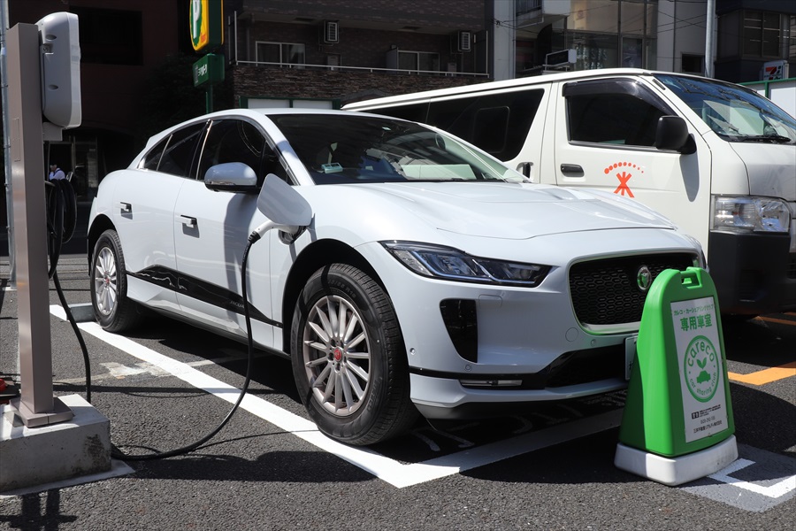  ステーションでは必ず充電器と接続された状態になっている 