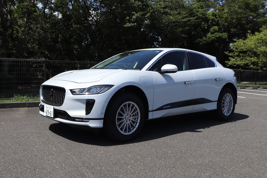  フロントまわりは「XE」や「XFスポーツブレイク」に似たジャガーらしいデザイン 
