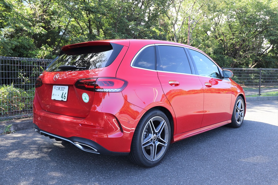  「AMGライン」はスポーティなスタイリングが特徴。車高もわずかに低い 