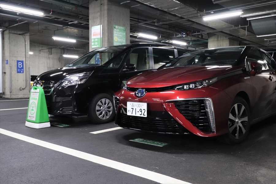 ミニバンやオープンカー、輸入車など多彩なクルマがある「セルリアンタワー(地下3階駐車場)」ステーション