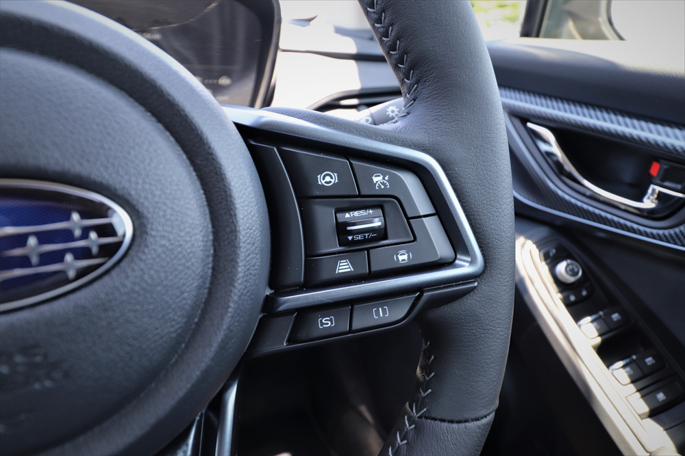  ハンドル右手側にある「S」または「I」が「SI-DRIVE」のスイッチ 