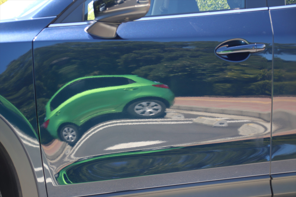  車体への「写り込み」にも気をつける 