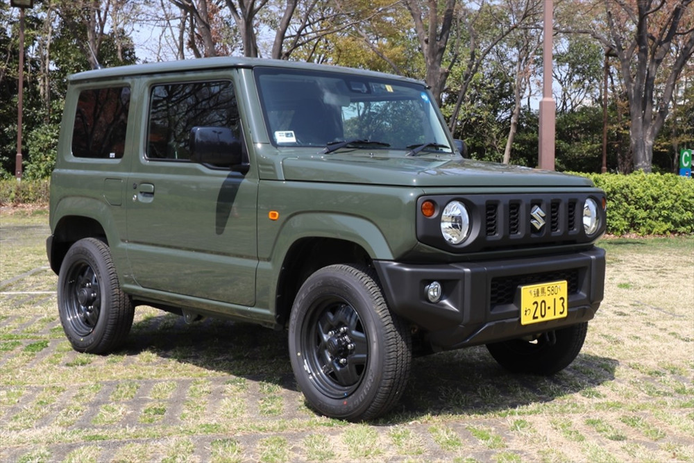 全長3,395mm×全幅1,475mm×全高1,725mm。最低地上高は205mm