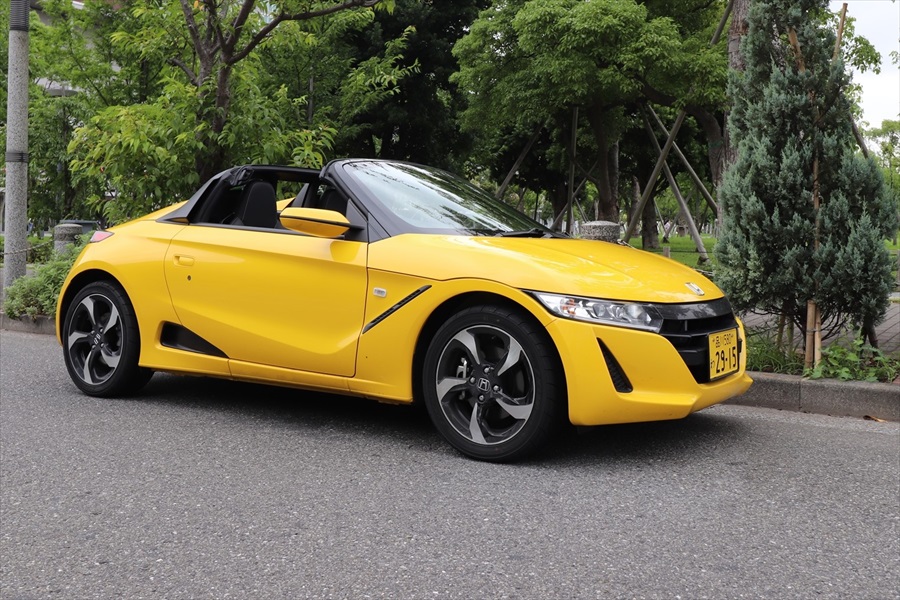 軽自動車のオープンカー「S660」はエンジンが後ろに搭載されている