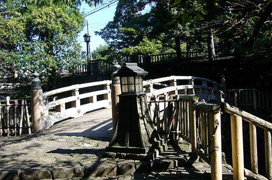 風情ある木製の橋